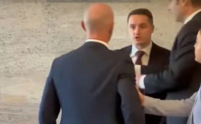 Бивш депутат от БСП се избъзика яко с Явор Божанков от ПП-ДБ