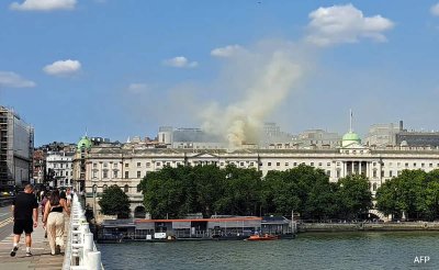 Голям пожар в исторически арт център в Лондон
