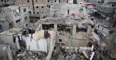 Въздушни удари убиха най-малко 40 палестинци в Газа
