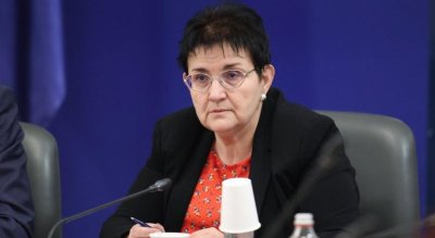 Министърът на финансите Людмила Петкова остава на поста си и в следващия служебен кабинет
