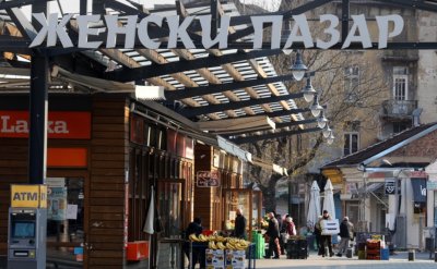 ИЗВЪНРЕДНО! Масов кютек и стрелба на "Женския пазар" (СНИМКИ)