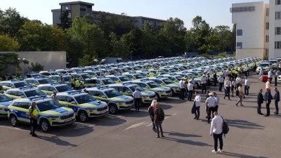"Пътна полиция" с 90 нови автомобила с повишена проходимост