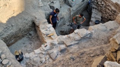 Повече от 500 монети откриха археолози при разкопки в Стария град в Пловдив