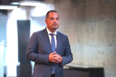 Калин Стоянов предаде властта на Атанас Илков