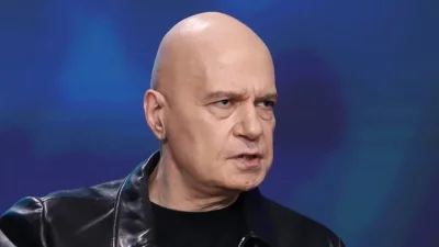Слави Трифонов: Бойко Борисов, се оплаква от Бойко Борисов, надявайки се отново да гласуват за Бойко Борисов