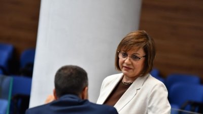 Националният съвет на БСП изключи Корнелия Нинова от партията