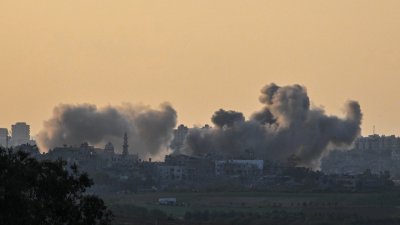"Хизбула" атакува 11 военни бази на Израел