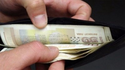 Частните фирми в София предлагат по-високи заплати, но ръстът на възнагражденията в обществения сектор е по-голям