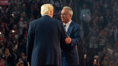Робърт Кенеди-младши се отказа от надпреварата за президент и подкрепи Доналд Тръмп (ВИДЕО)