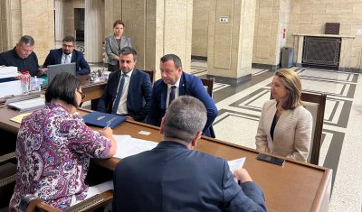 Преди броени минути партия &ldquo;Възраждане&rdquo; внесе документите в ЦИК за участие в изборите
