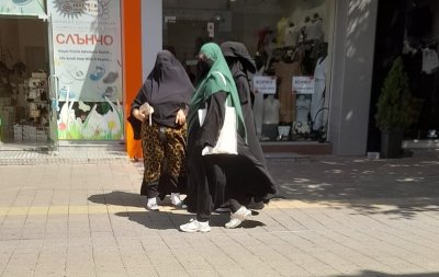 Бурки плъзнаха в Пазарджик, полицията ги глоби