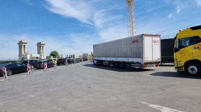 Дълга опашка от камиони на ГКПП "Дунав мост" при Русе