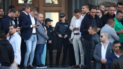 Напрежение между ДПС - Ново начало на Пеевски и ДПС на Ахмед Доган в ЦИК