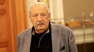 Иван Гарелов остава в много тежко състояние