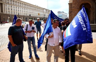ПРОТЕСТ: Национален синдикат "Защита" излезе пред Агенцията по труда в София
