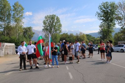 Отново затвориха пътя за Рилския манастир заради безводието