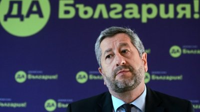 Лодкар, секретарка, професор и фенка на Зеленски ще се борят за мястото на Христо Иванов