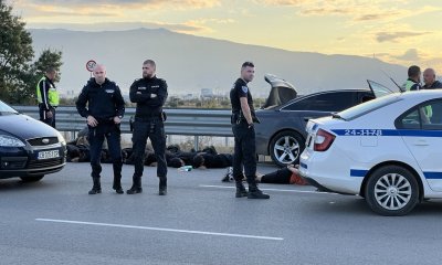 MEDIAMALL засне гонка с бежанци завършила с два помляни автомобила (СНИМКИ)