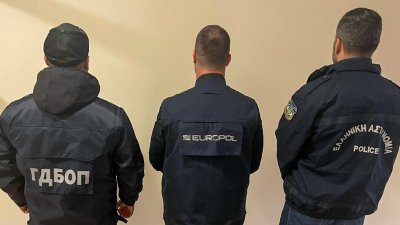 Акция на ГДБОП и Европол: Осем задържани за трафик на мигранти, двама се издирват (СНИМКИ)
