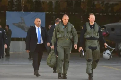 Президентът Радев излетя с изтребителя F-16