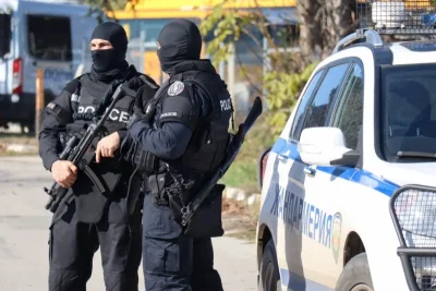 Полицията във Варна иззе голямо количество маркови дрехи на стойност близо 1,8 млн. лв