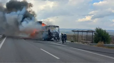 Aвтобус с пътници се е запалил в движение на АМ "Струма" край Дупница