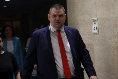 Делян Пеевски: Знам, че ви е писнало от избори и от всякакви неможачи, които се упражняват върху гърба ви. Тези избори обаче са нашият шанс!