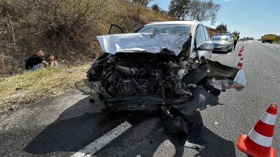 Тежка катастрофа в Сливен, 19-годишен младеж е загинал на място