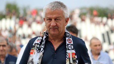 Крушарски бие шута на Локо Пд