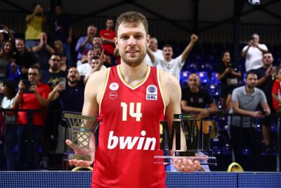 Александър Везенков стана играч на мача в дербито с Панатинайкос
