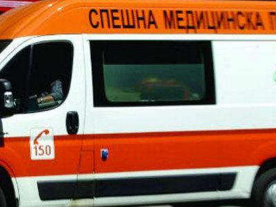 Тази сутрин: Трима души бяха затиснати между ТИР и автобус в Бургас, двама от тях са загинали
