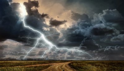 Студен атмосферен фронт удря България