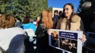 И за к'во протестирате?! Че ви отнемат правото да сте корумпирани?!