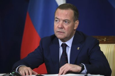 Медведев размазващо: Значи Зеленски може да се намесва в изборите в САЩ подкрепяйки Камала Харис, но стане ли дума за Русия от Белия дом веднага започват да пищят като прасета