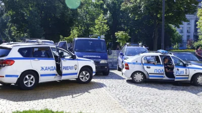 Сложиха белезниците на известен музикант, заради злоупотреба с огромни суми