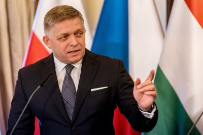 Роберт Фицо иска да посети Москва за 80-годишнината от края на ВСВ