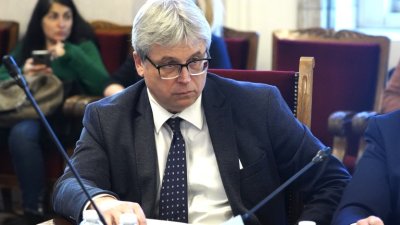 Очаква се тази сутрин Станимир Михайлов да се върне на поста управител на НЗОК