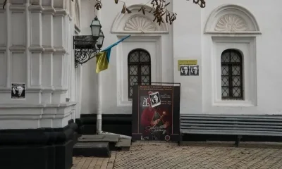 За рождения ден на Путин Киев се събуди облепен с плакати: "Путин ще дойде, ще въведе ред" (СНИМКА)