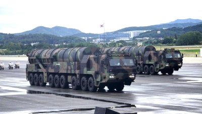 Южна Корея показа една от най-мощните неядрени балистични ракети в света