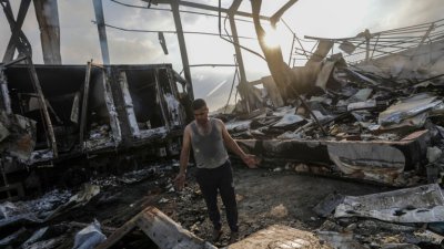 Най-малко седем палестинци бяха убити при израелски въздушен удар в северната част на Ивицата Газа