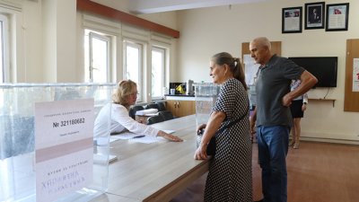 Българите в Турция гласуват активно на машина в спокоен изборен ден