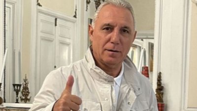 Христо Стоичков пусна гласа си в Париж