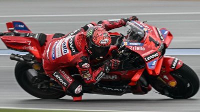MotoGP в Тайланд: Франческо Баная триумфира след отлично представяне на мократа писта (ВИДЕО)