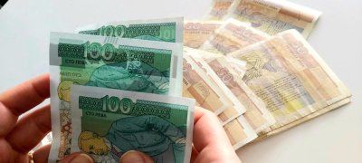 Минималната работна заплата ще бъде 1077 лв. от догодина