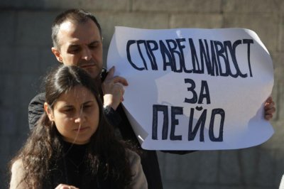 Протест пред Съдебната палата срещу искане за по-лека мярка за обвиняемата Габриела Славова