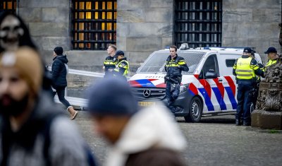 Амстердам обявен за &bdquo;зона с висок риск&ldquo; след сблъсъци между футболни фенове на &bdquo;Аякс&ldquo; и &bdquo;Макаби Тел Авив&ldquo;