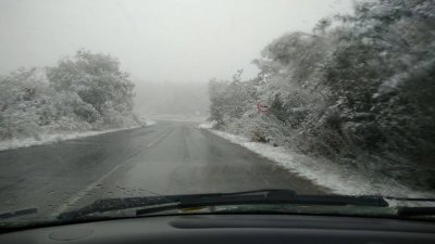 Студено и облачно начало на седмицата: дъжд и сняг в различни части на страната