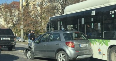 Верижна катастрофа на бул. &bdquo;Цариградско шосе&ldquo; образува задръстване