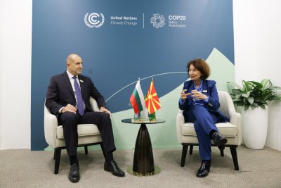 Президентите на България и Северна Македония се срещнаха на СОР29 в Баку за укрепване на отношенията