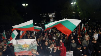 Докладът на МВР: Протестът пред Народния театър премина без ескалация на напрежението